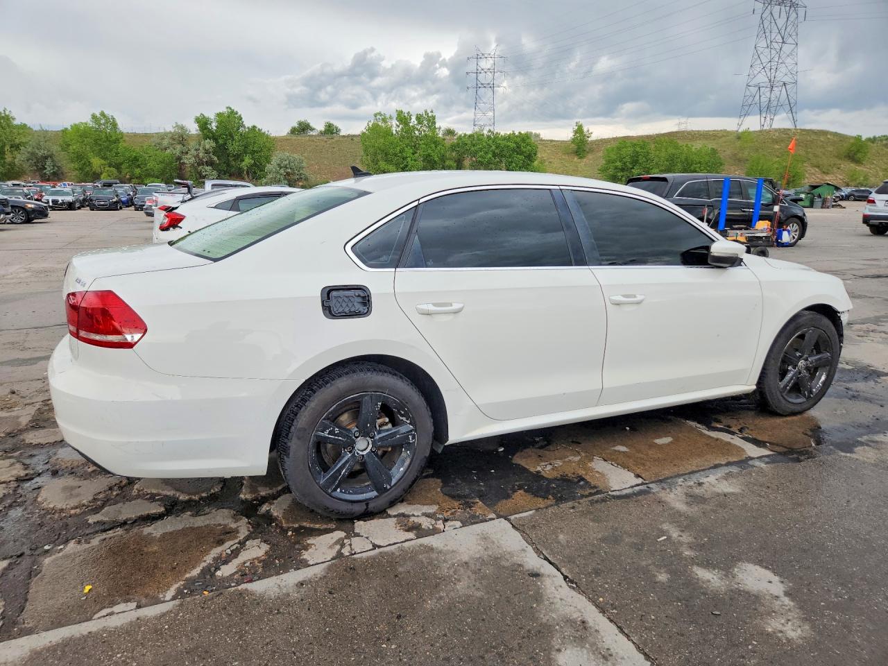2014 VOLKSWAGEN PASSAT
