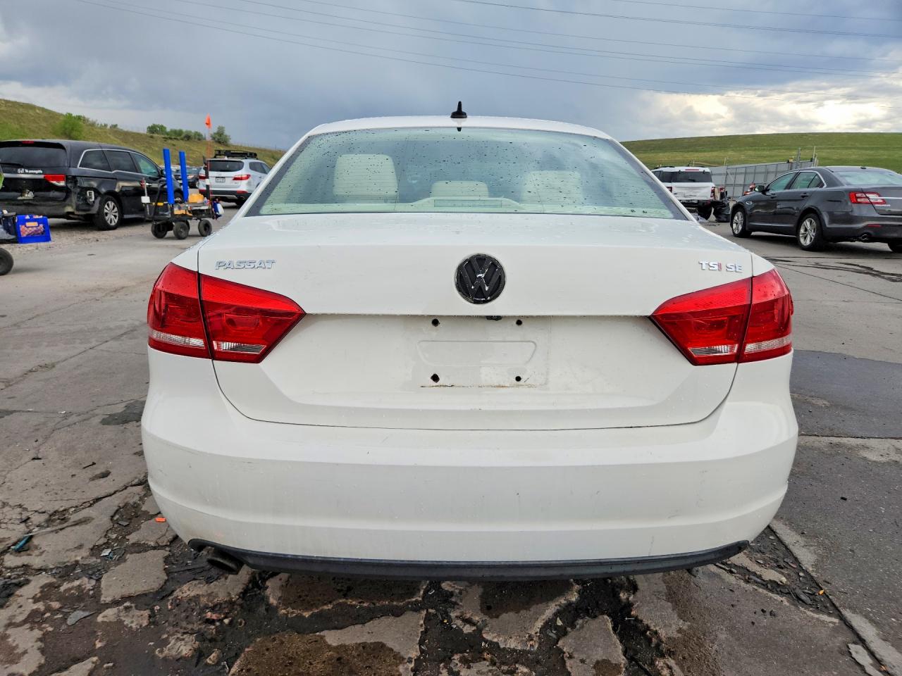 2014 VOLKSWAGEN PASSAT