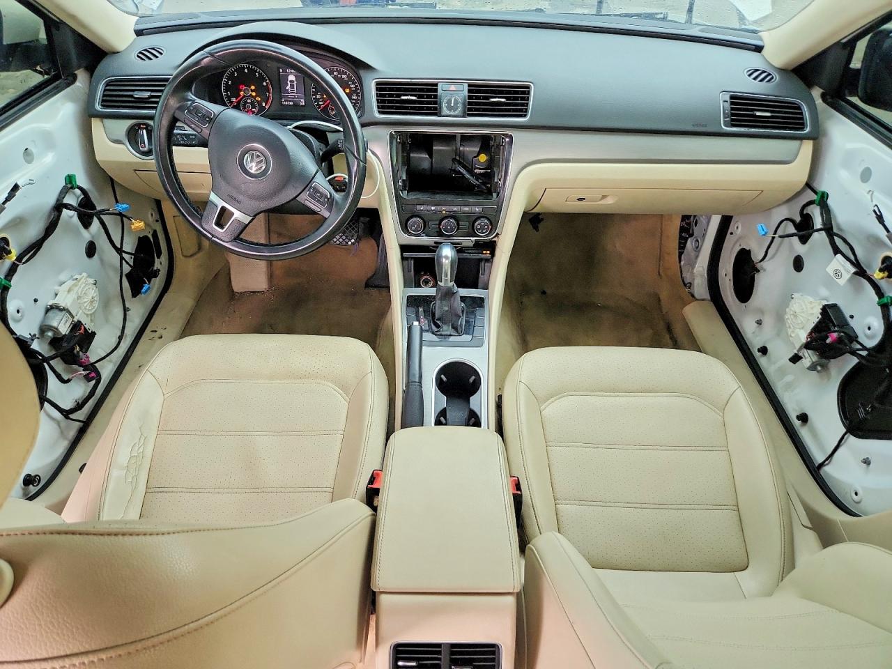 2014 VOLKSWAGEN PASSAT