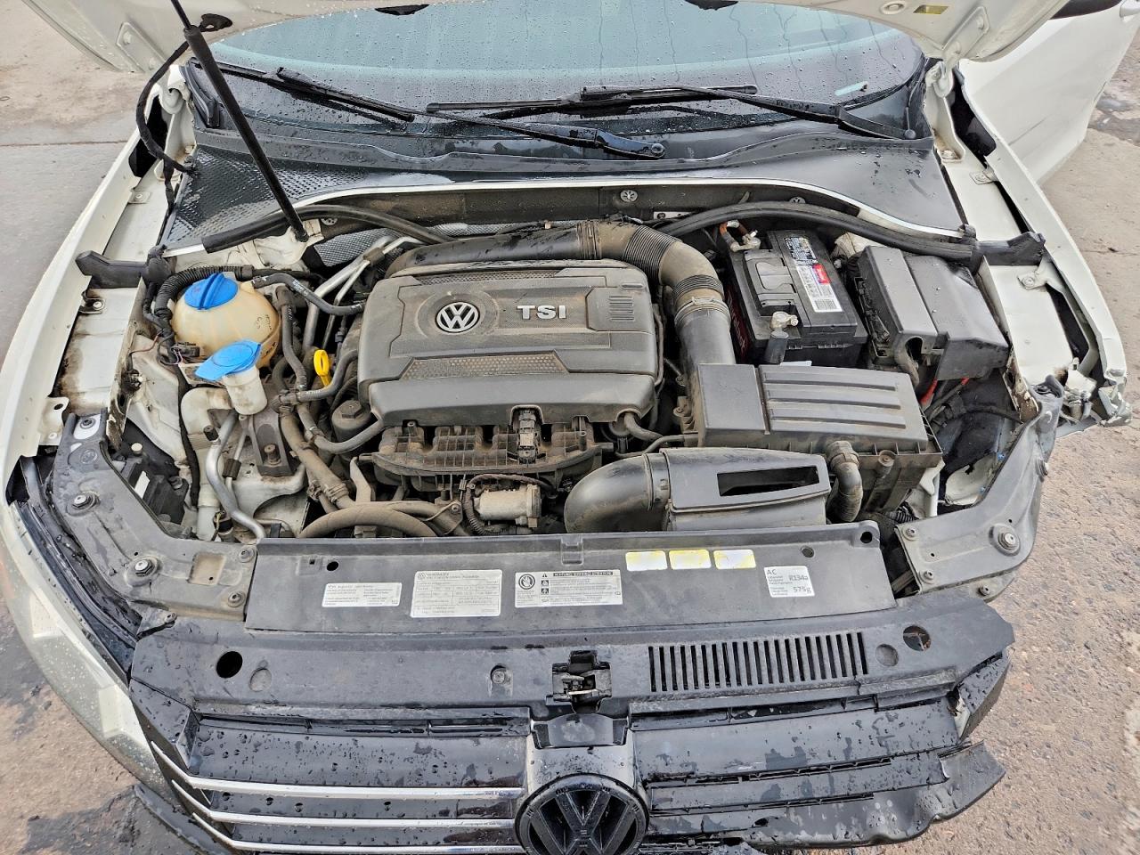 2014 VOLKSWAGEN PASSAT