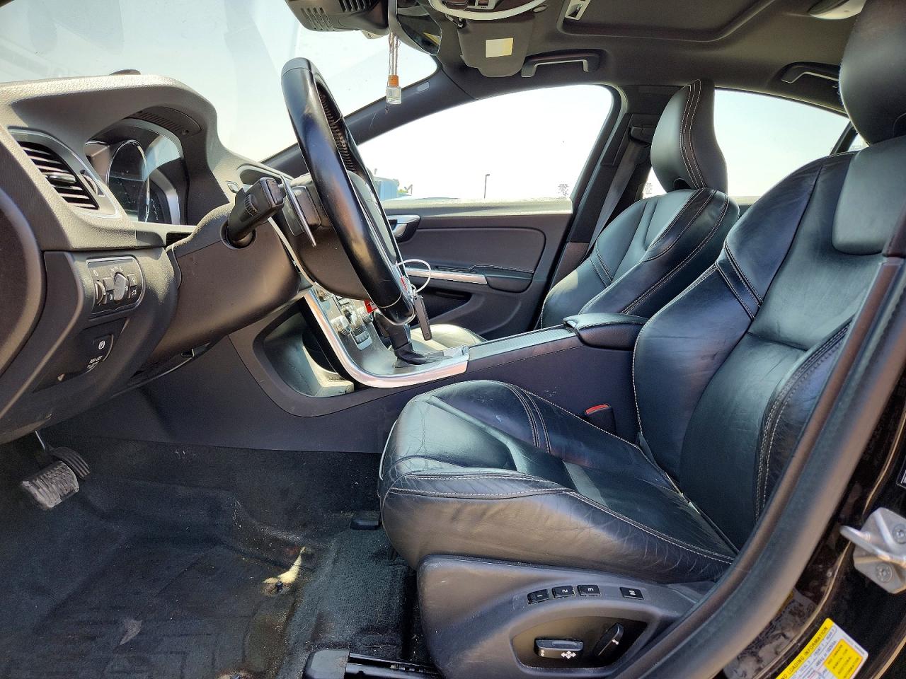 2015 VOLVO S60