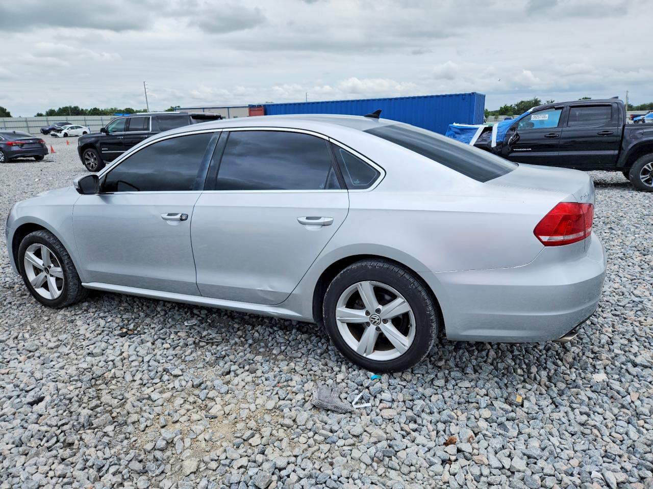 2013 VOLKSWAGEN PASSAT