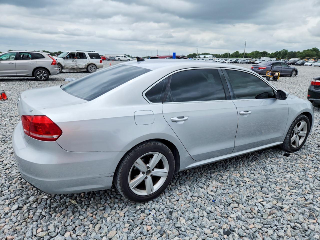 2013 VOLKSWAGEN PASSAT