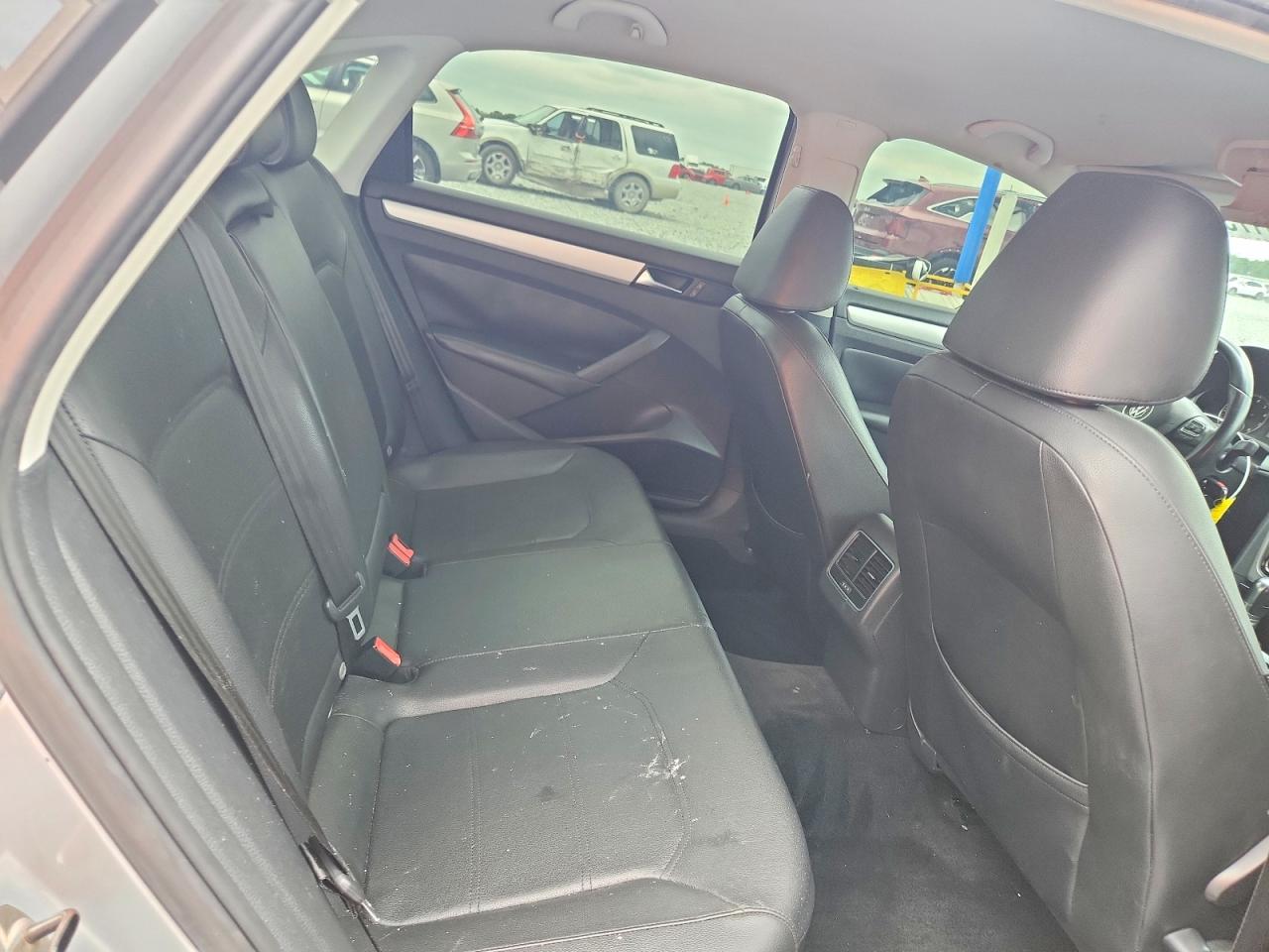 2013 VOLKSWAGEN PASSAT