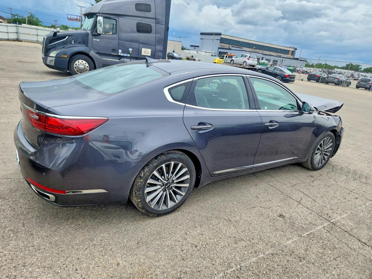 2017 KIA CADENZA