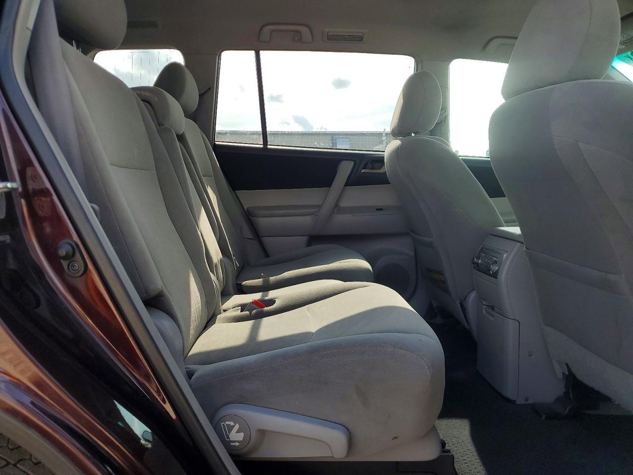 2011 TOYOTA HIGHLANDER
