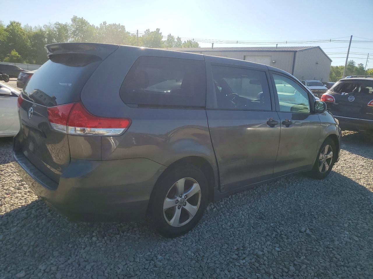 2012 TOYOTA SIENNA