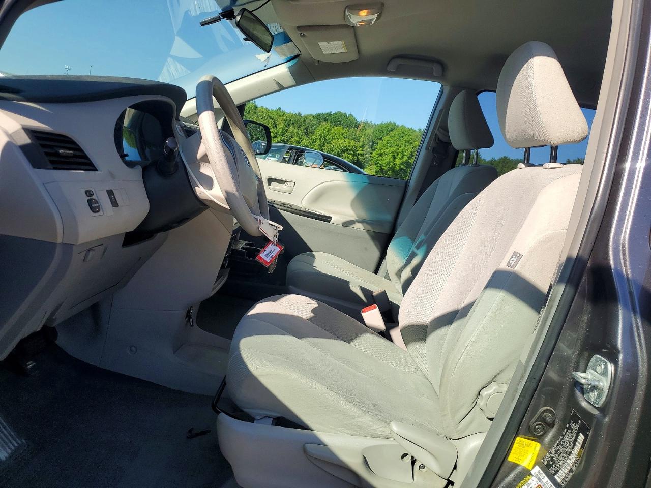 2012 TOYOTA SIENNA