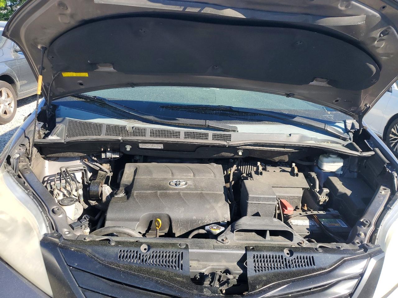 2012 TOYOTA SIENNA