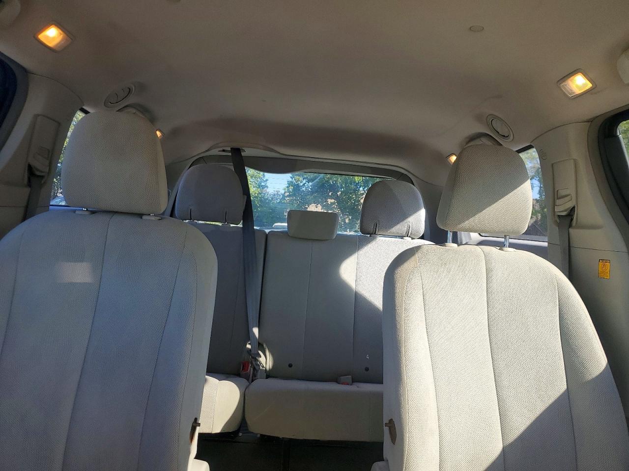2012 TOYOTA SIENNA