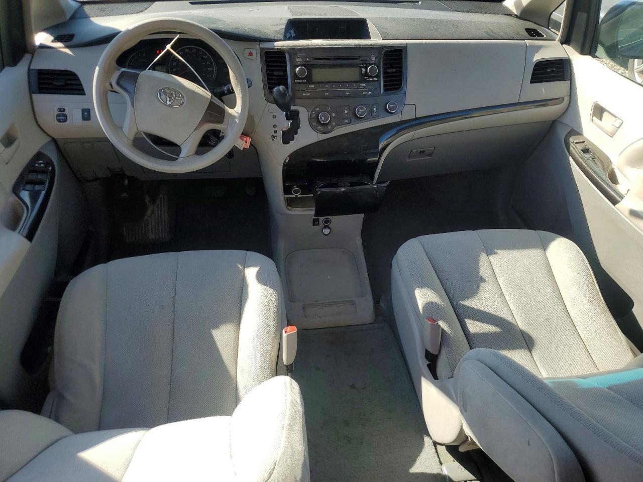 2012 TOYOTA SIENNA