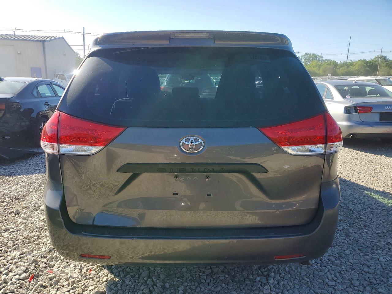 2012 TOYOTA SIENNA