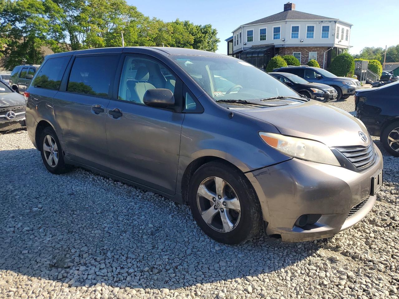 2012 TOYOTA SIENNA