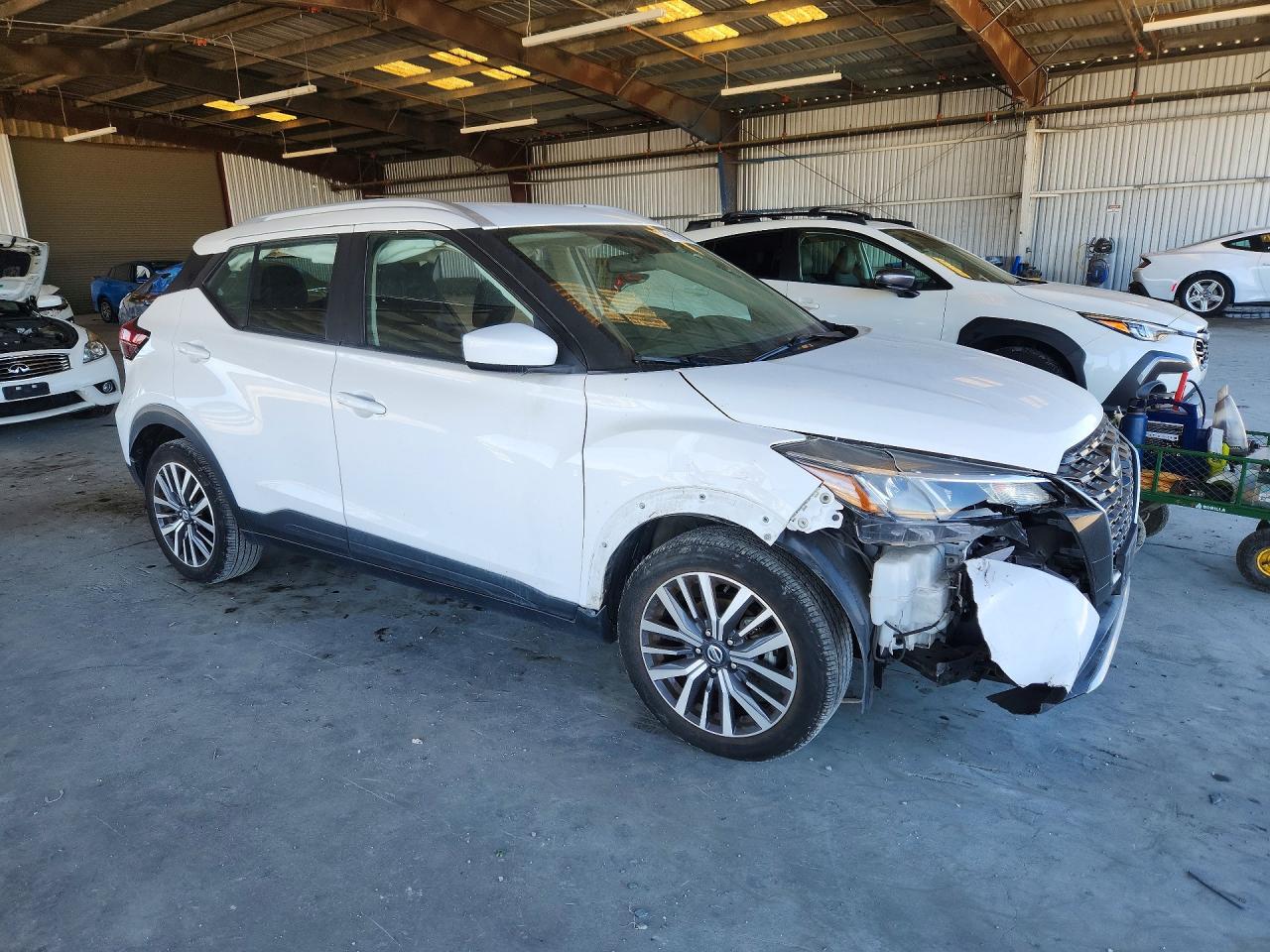 2021 NISSAN KICKS