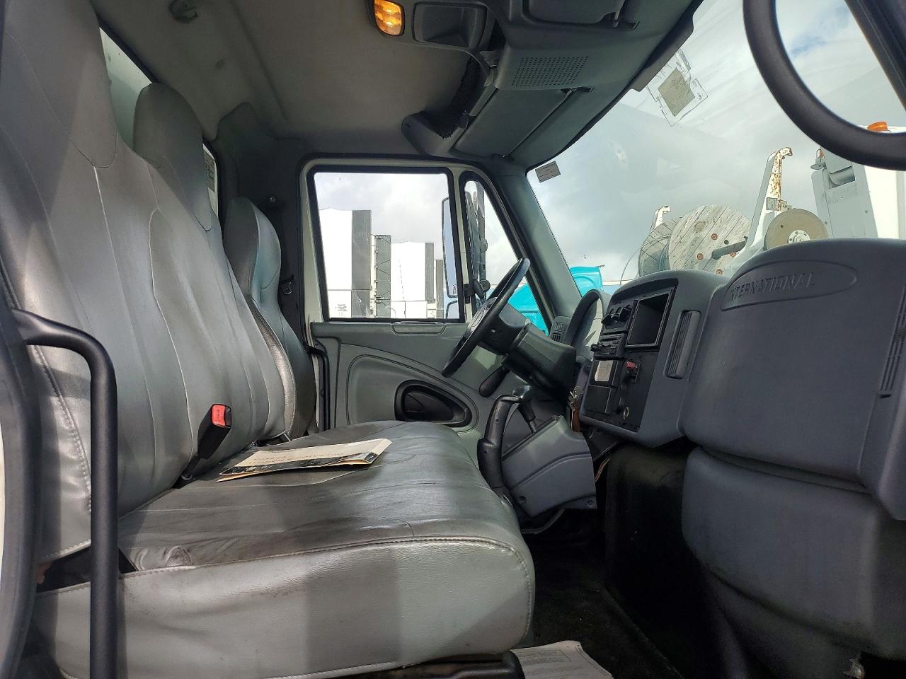 2006 INTERNATIONAL 4000 SERIE