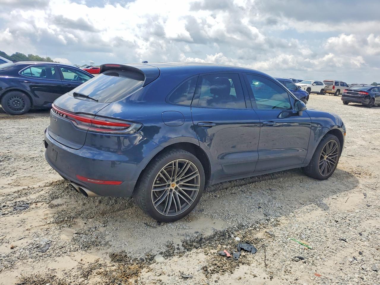2019 PORSCHE MACAN