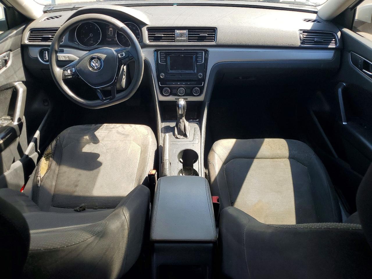 2018 VOLKSWAGEN PASSAT