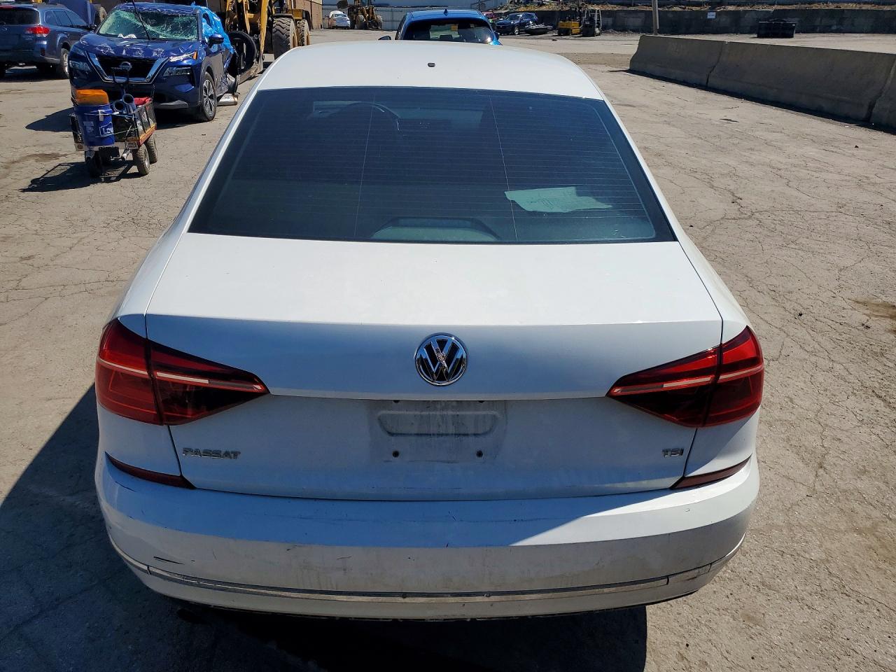 2018 VOLKSWAGEN PASSAT