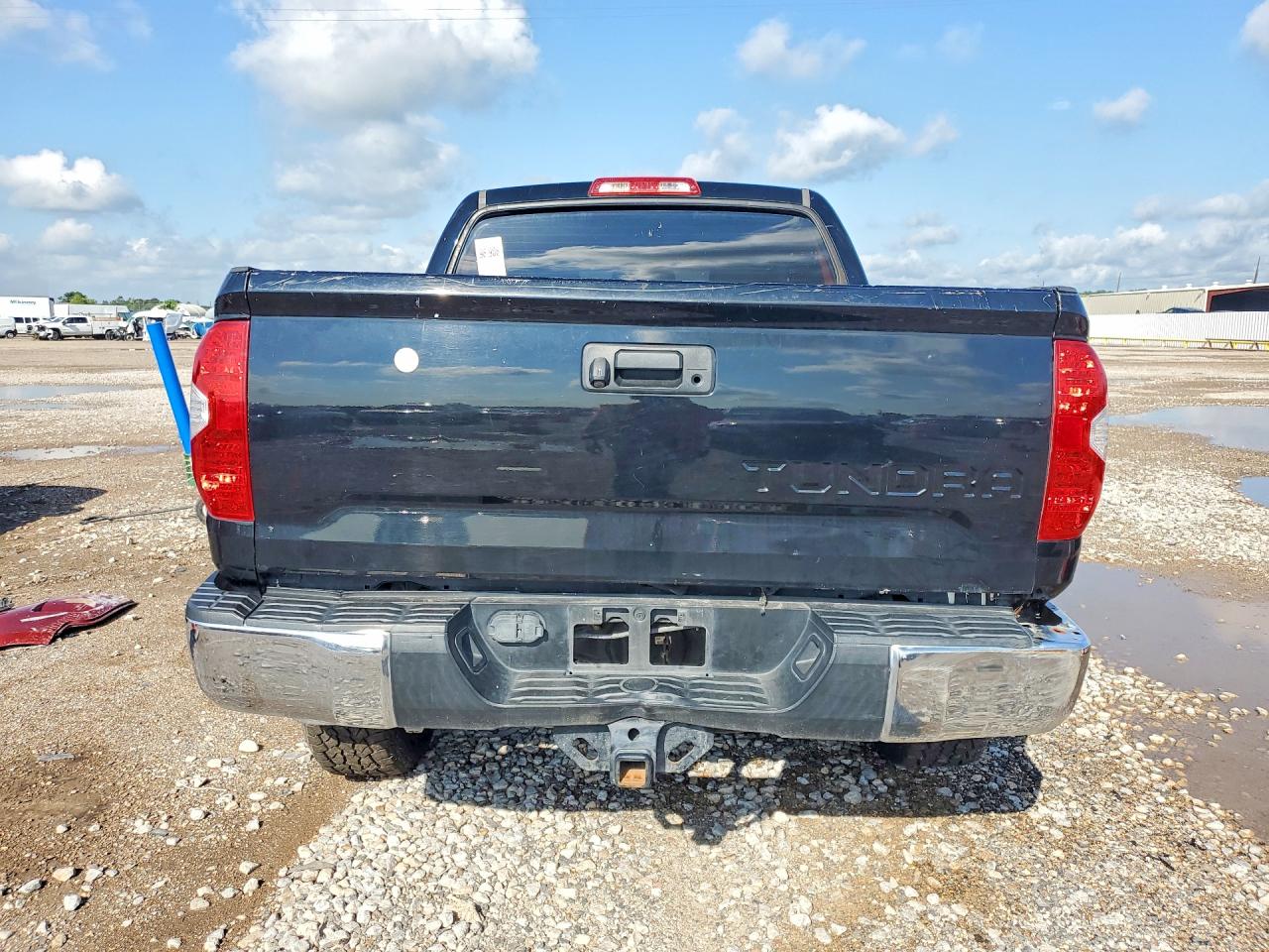 2017 TOYOTA TUNDRA