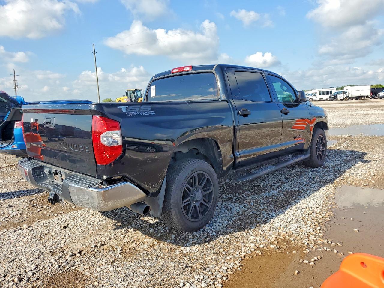 2017 TOYOTA TUNDRA