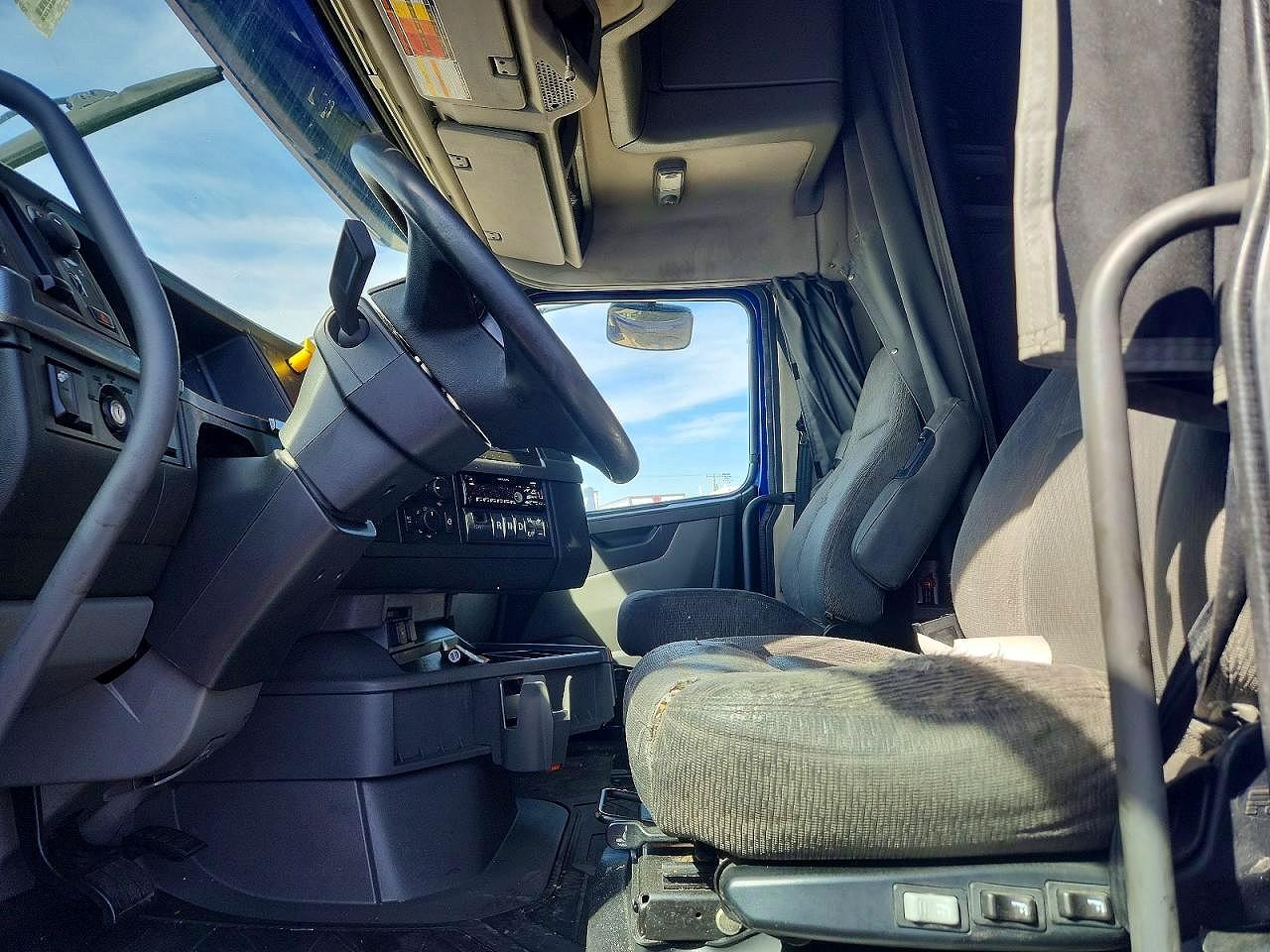 2019 VOLVO VN