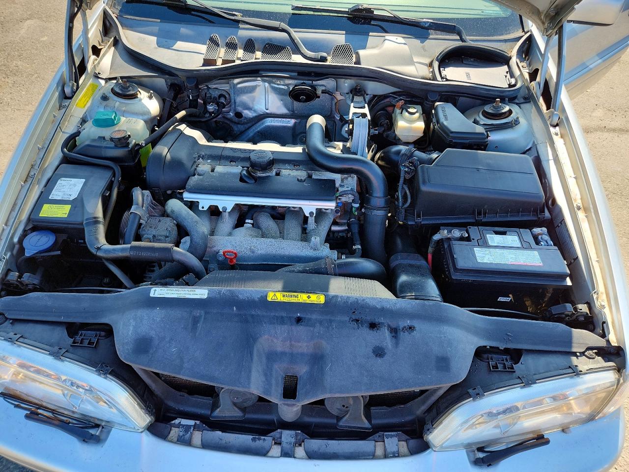 2004 VOLVO C70