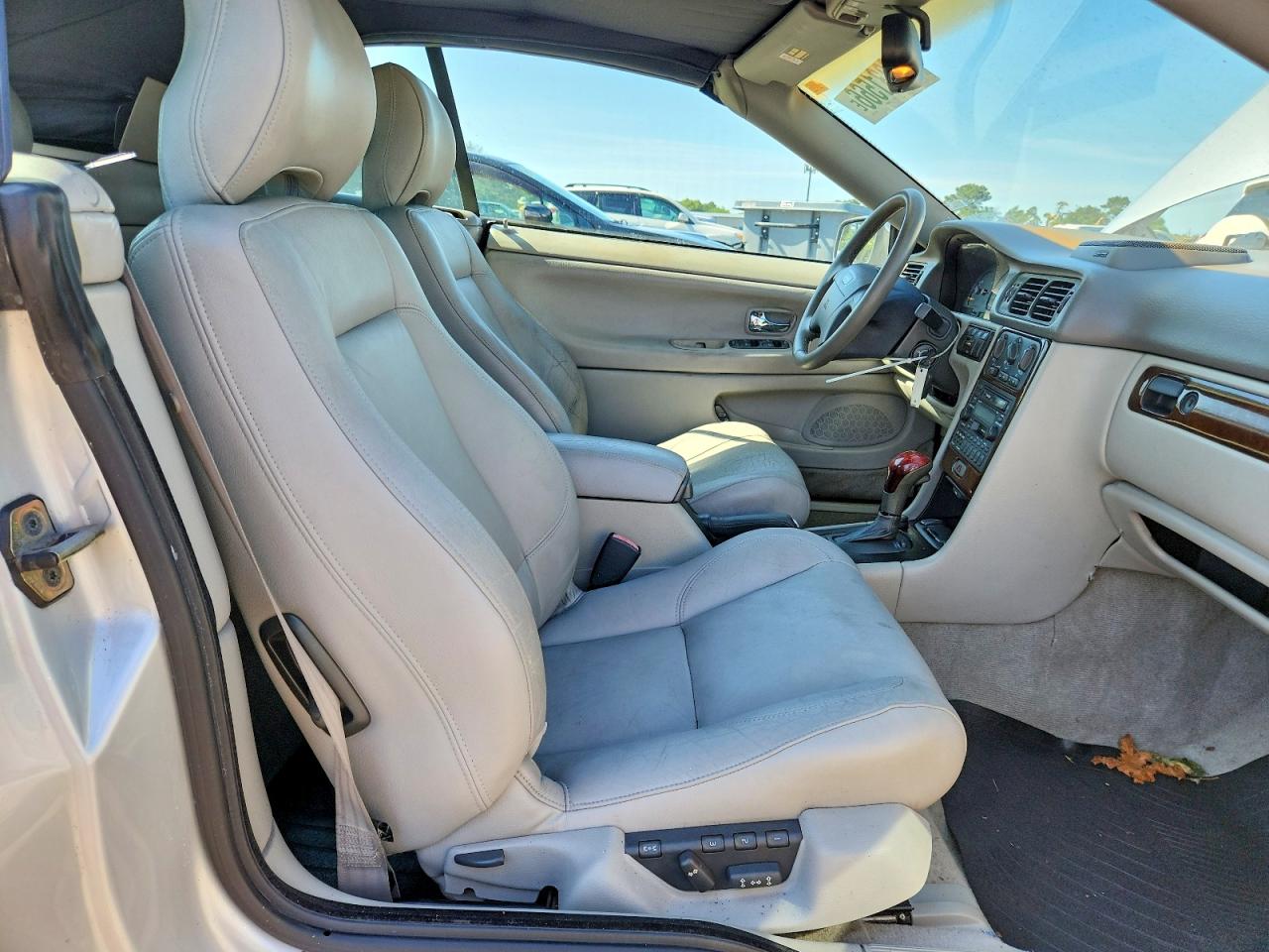 2004 VOLVO C70