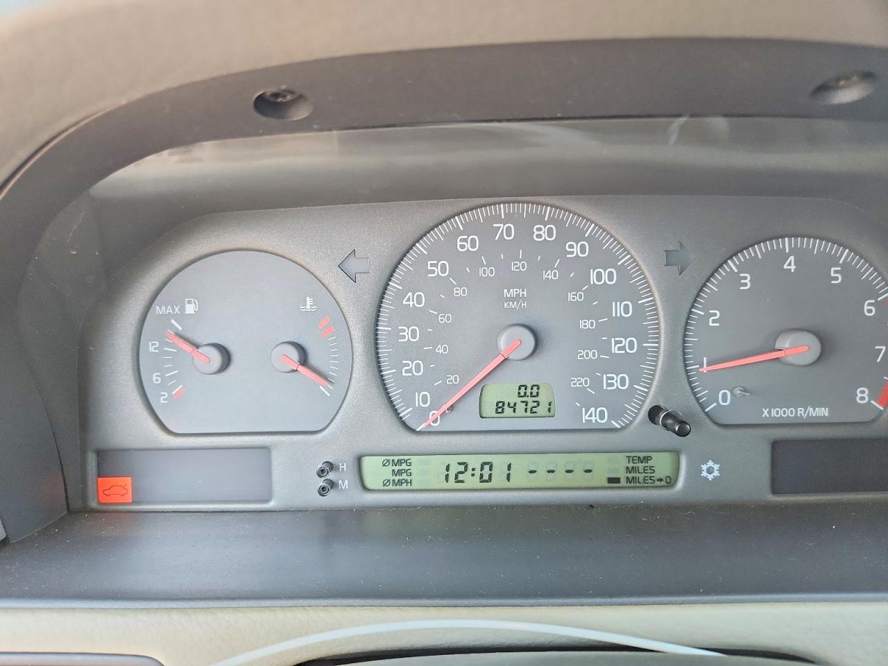 2004 VOLVO C70