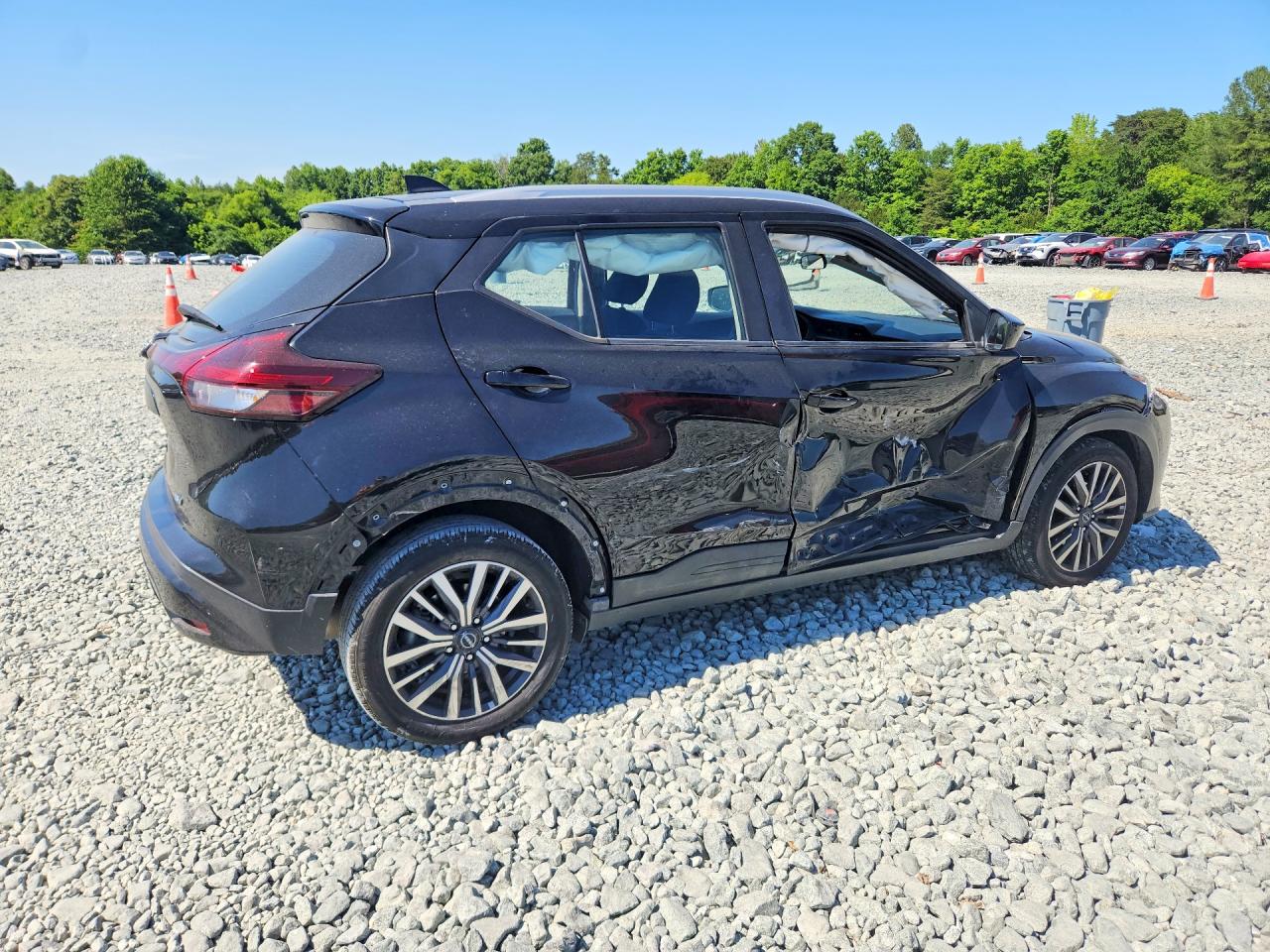 2024 NISSAN KICKS