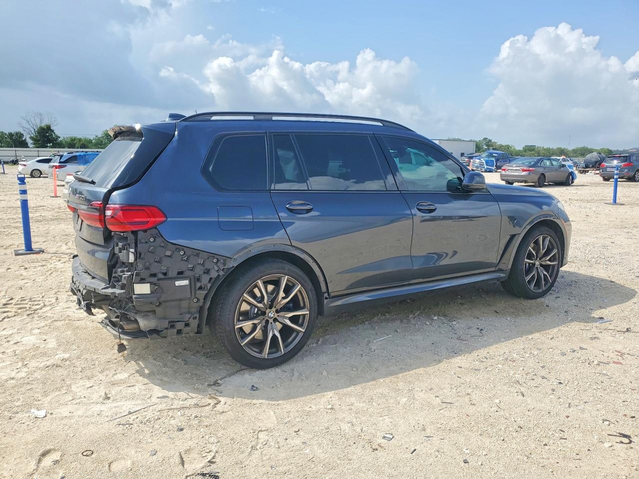 2022 BMW X7