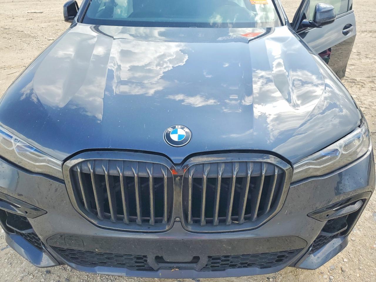 2022 BMW X7