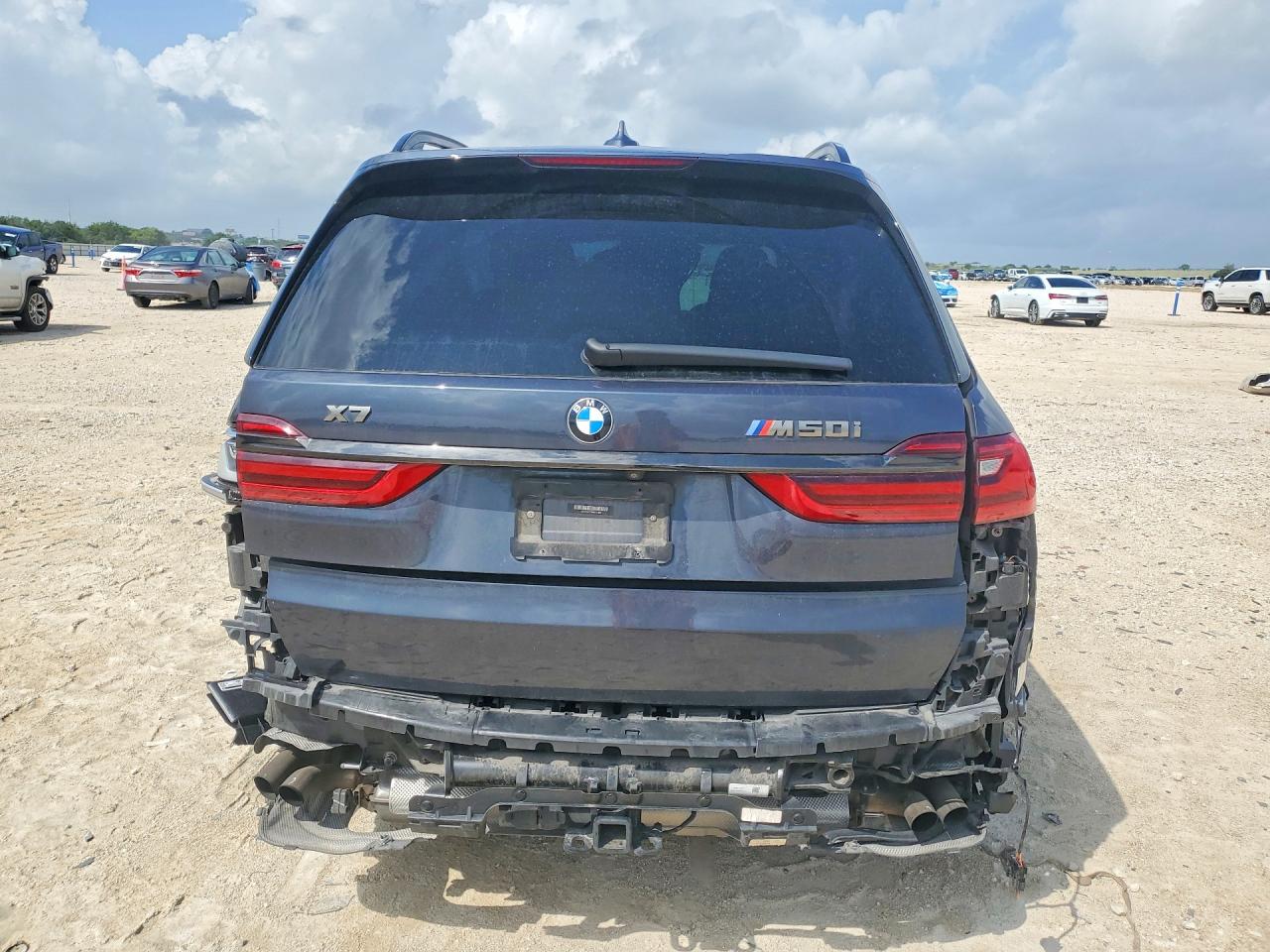 2022 BMW X7