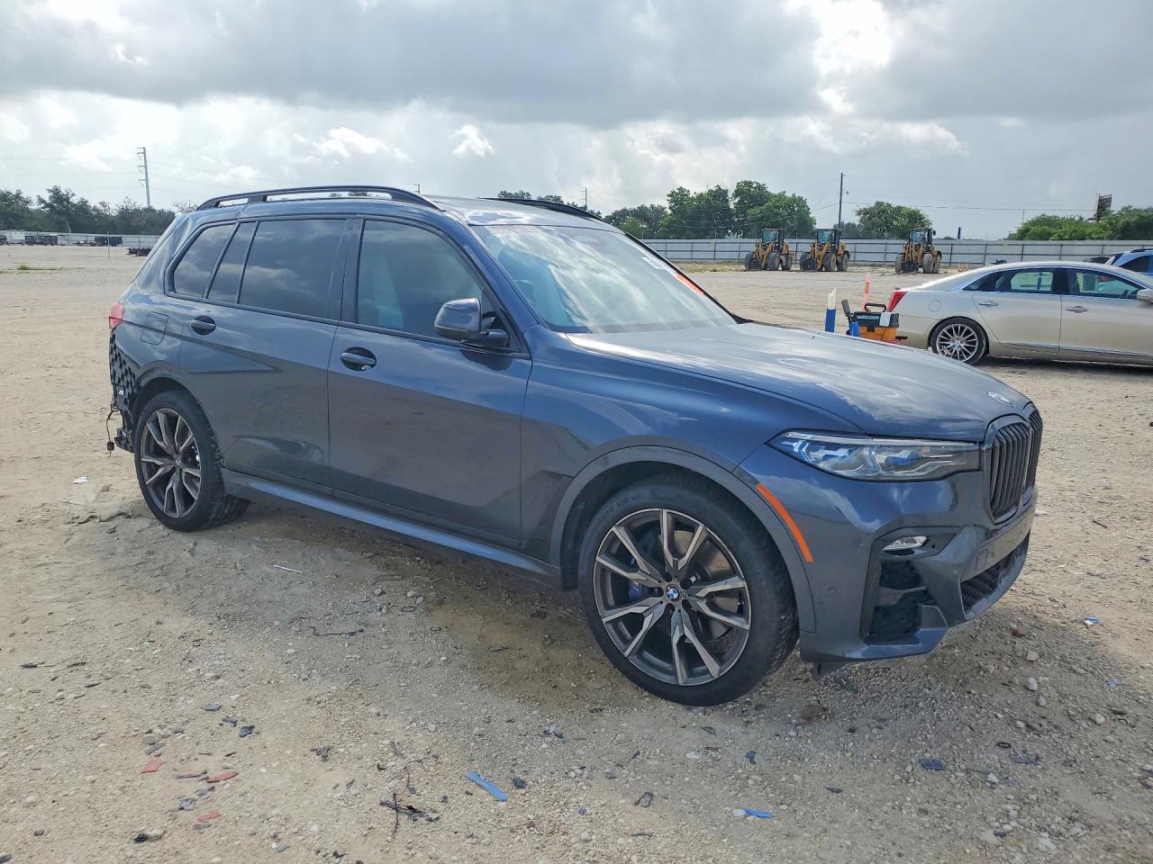 2022 BMW X7