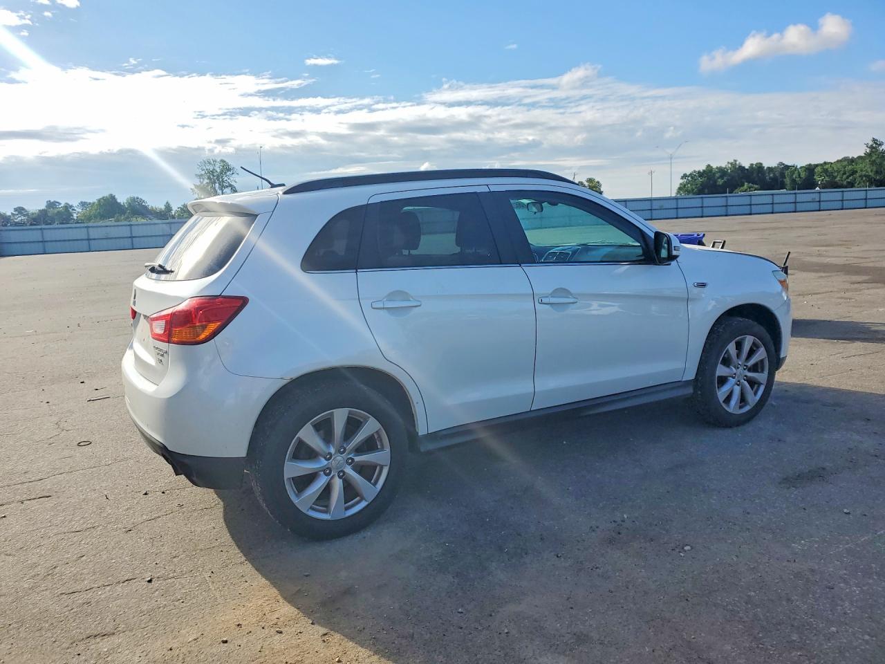 2015 MITSUBISHI OUTLANDER