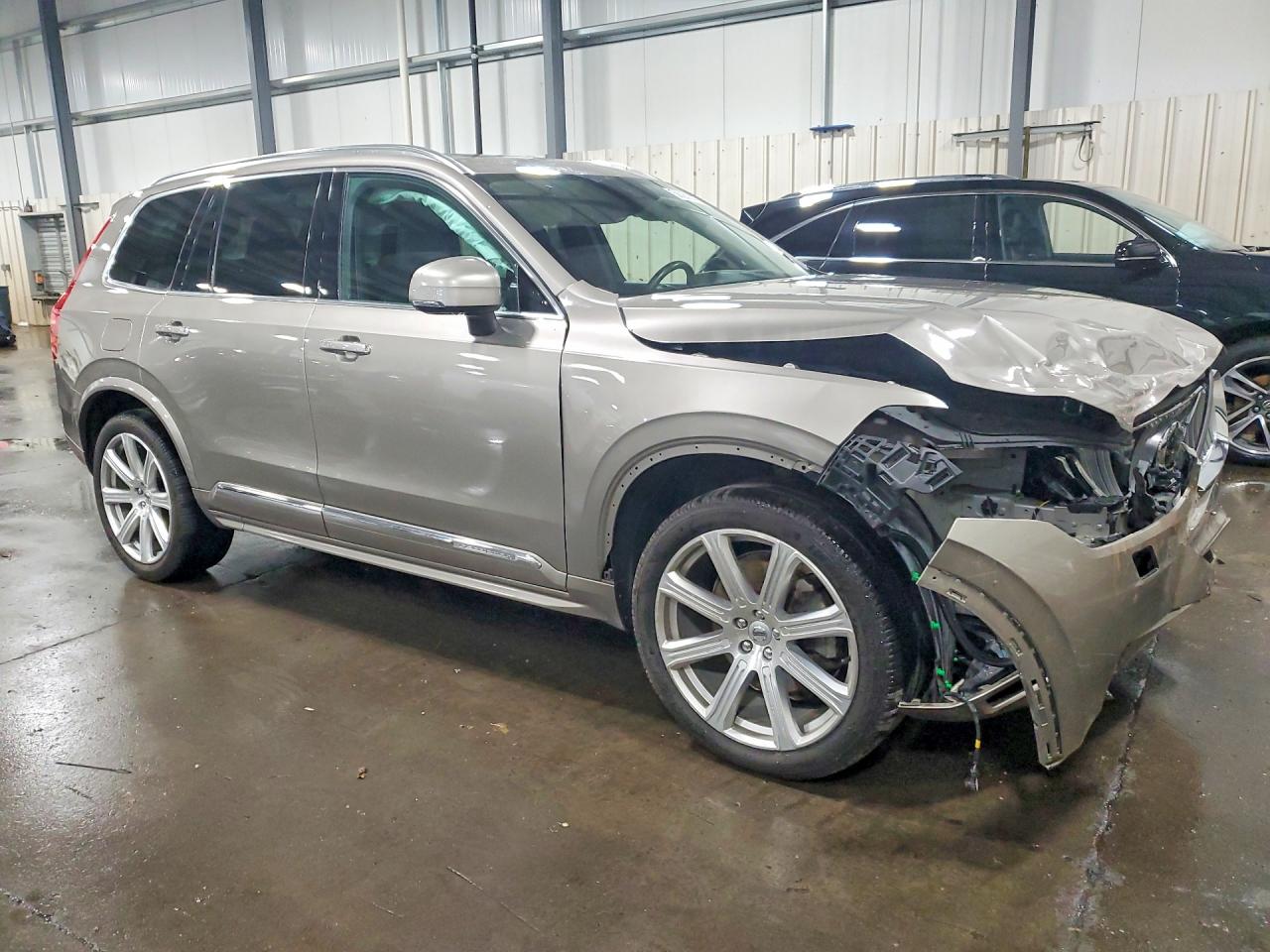 2020 VOLVO XC90