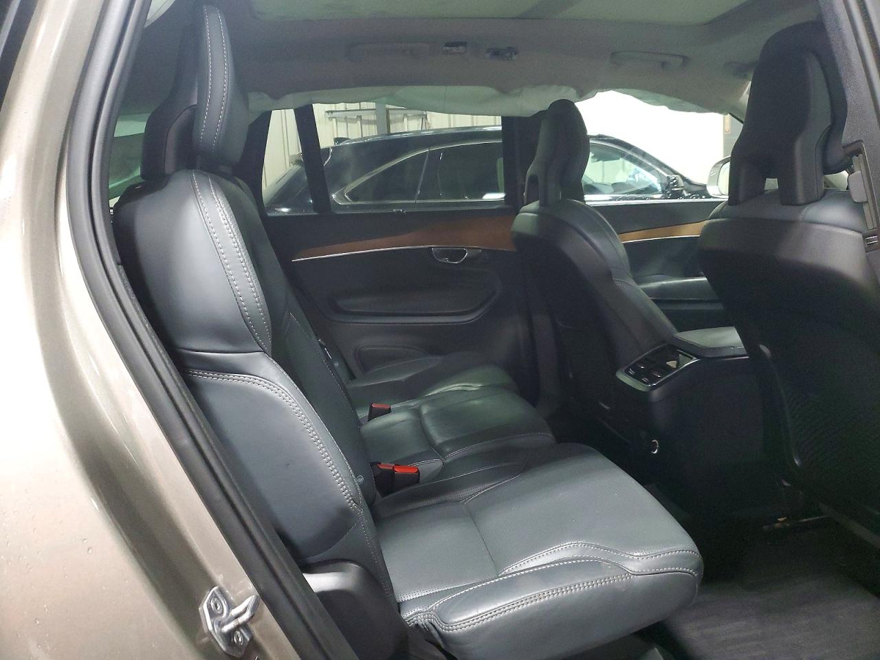 2020 VOLVO XC90