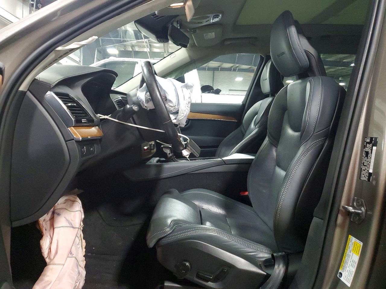 2020 VOLVO XC90