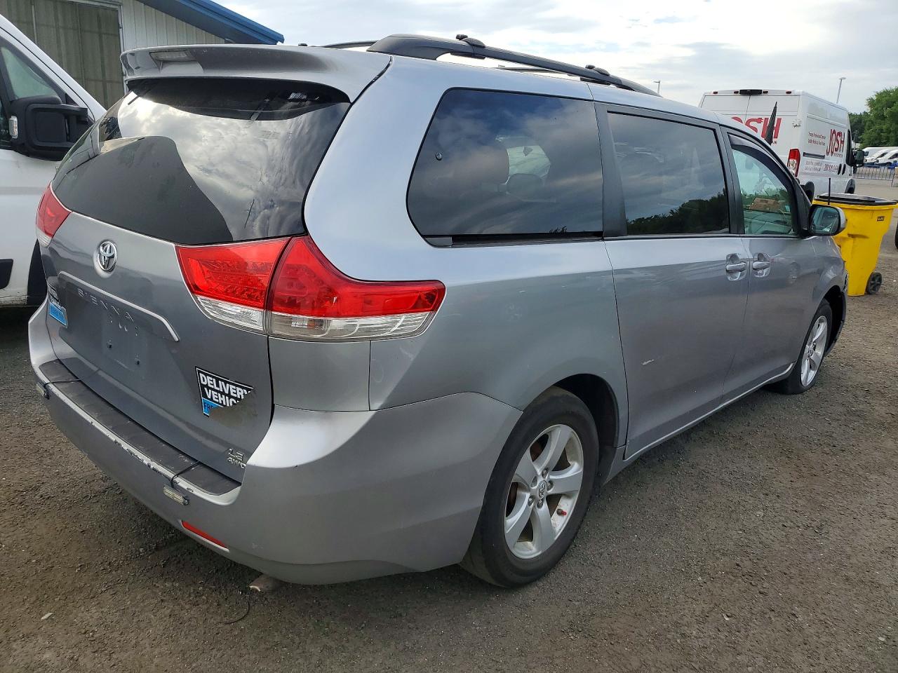 2013 TOYOTA SIENNA