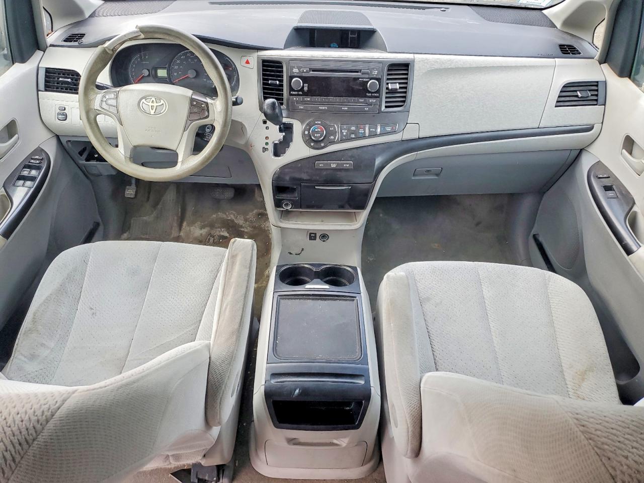 2013 TOYOTA SIENNA