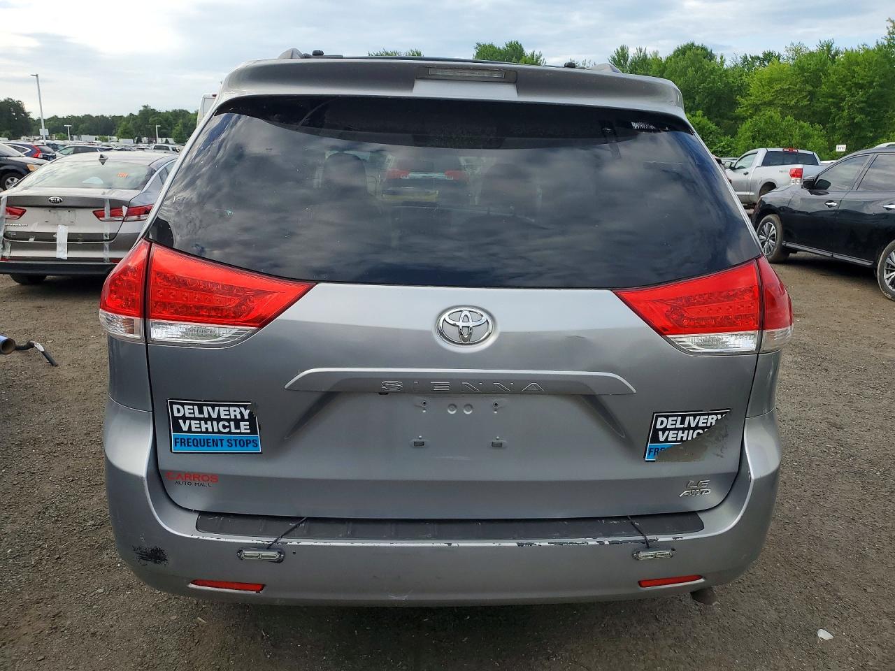 2013 TOYOTA SIENNA