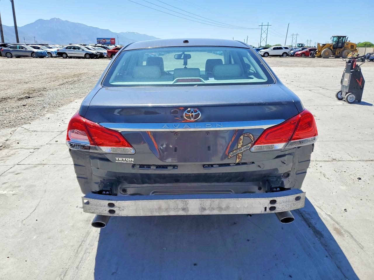 2011 TOYOTA AVALON