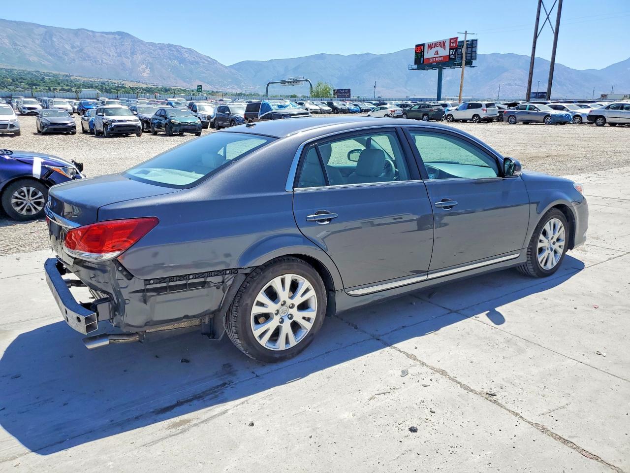2011 TOYOTA AVALON