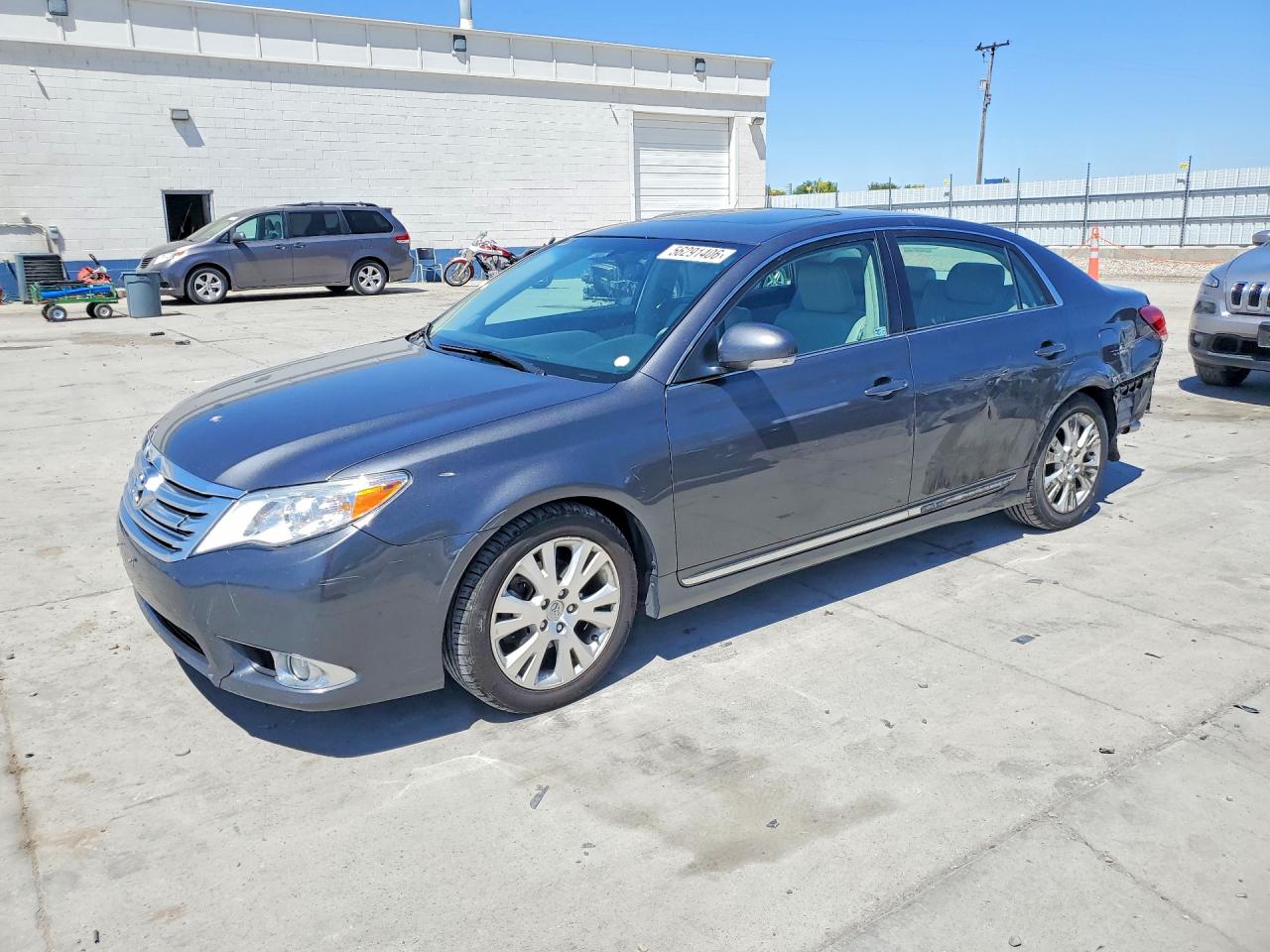 2011 TOYOTA AVALON
