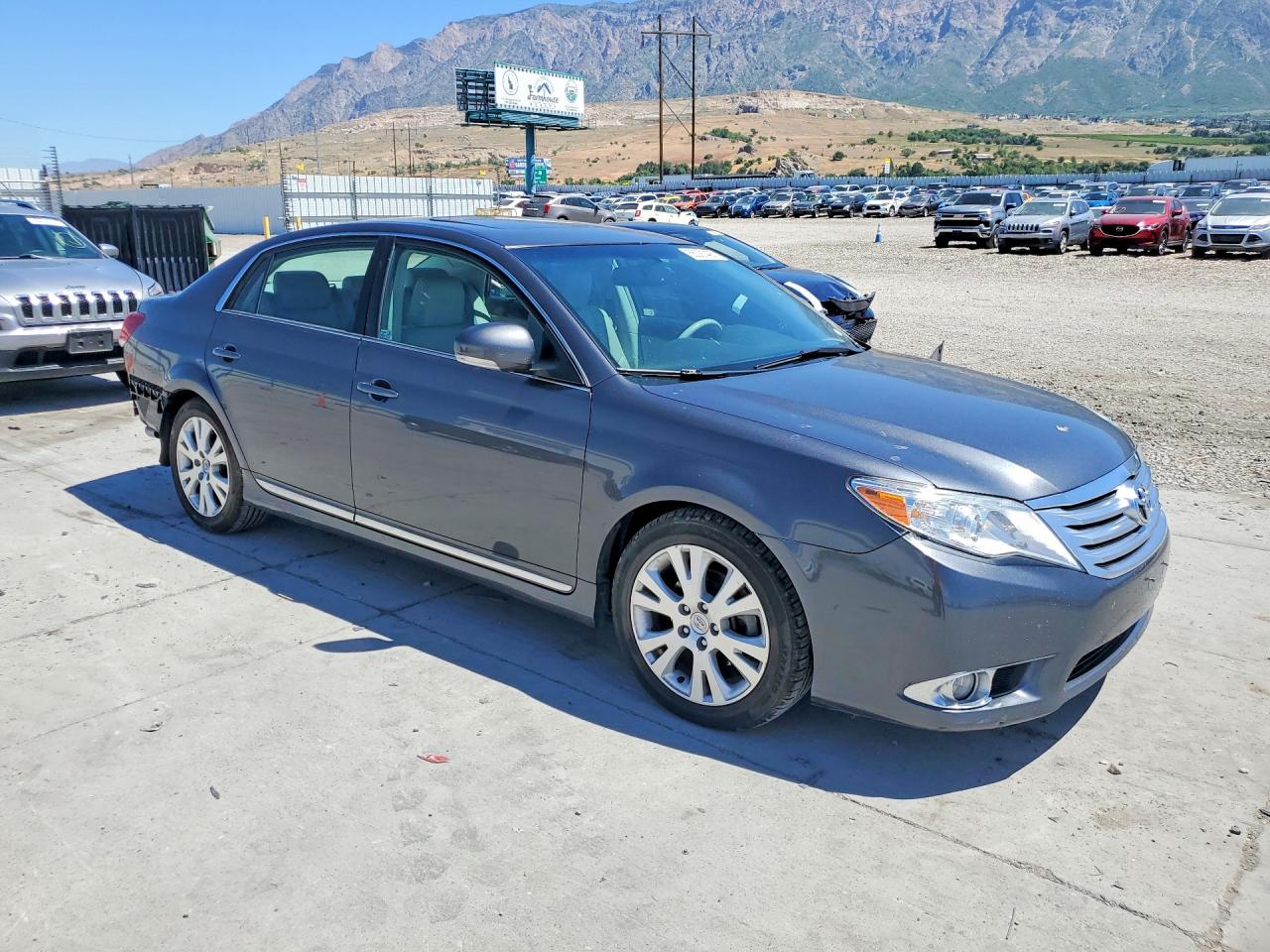 2011 TOYOTA AVALON