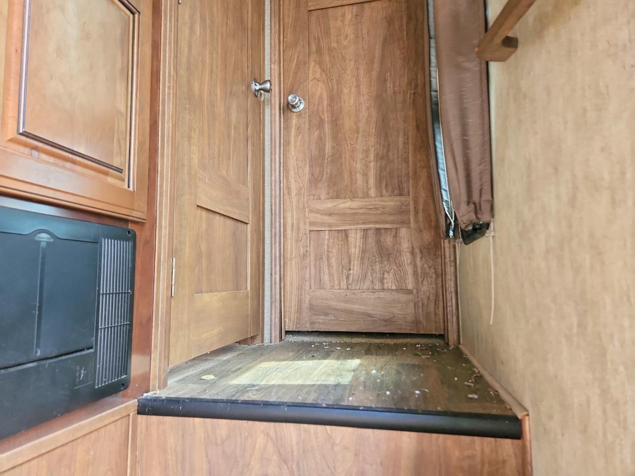 2015 MONTANA TRVL TRL