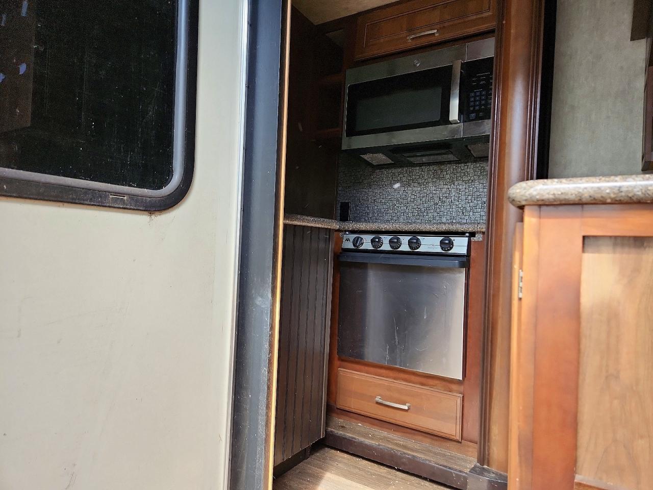 2015 MONTANA TRVL TRL