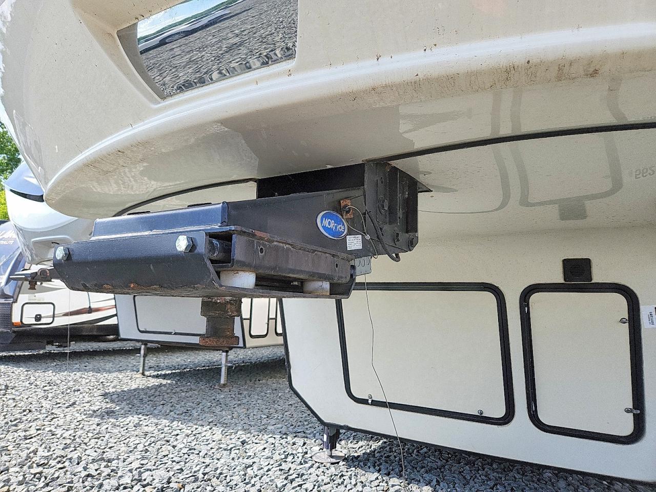 2015 MONTANA TRVL TRL