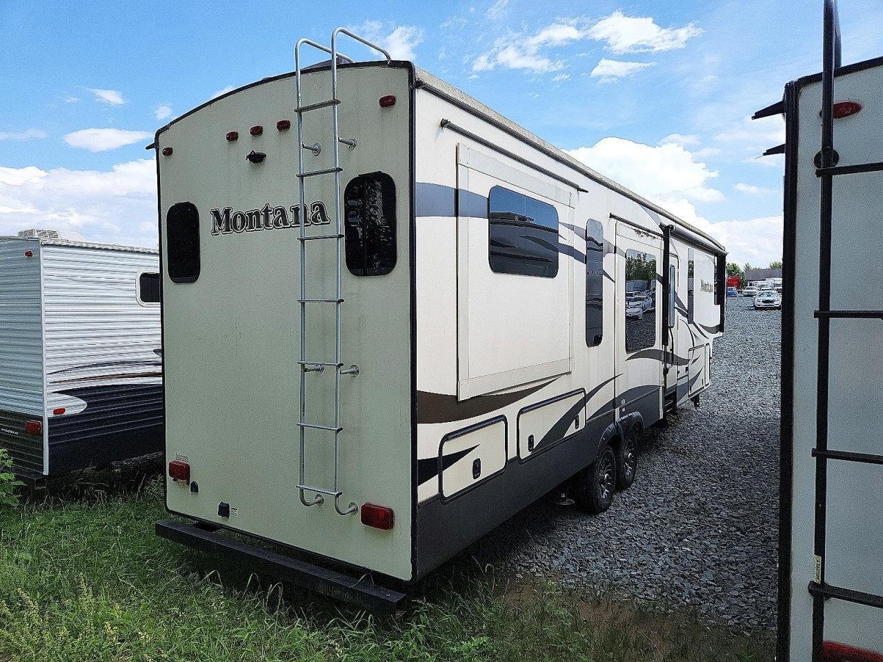 2015 MONTANA TRVL TRL