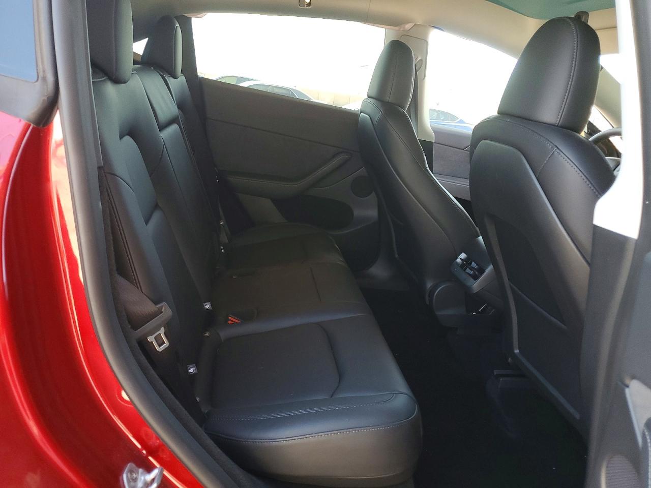 2025 TESLA MODEL Y