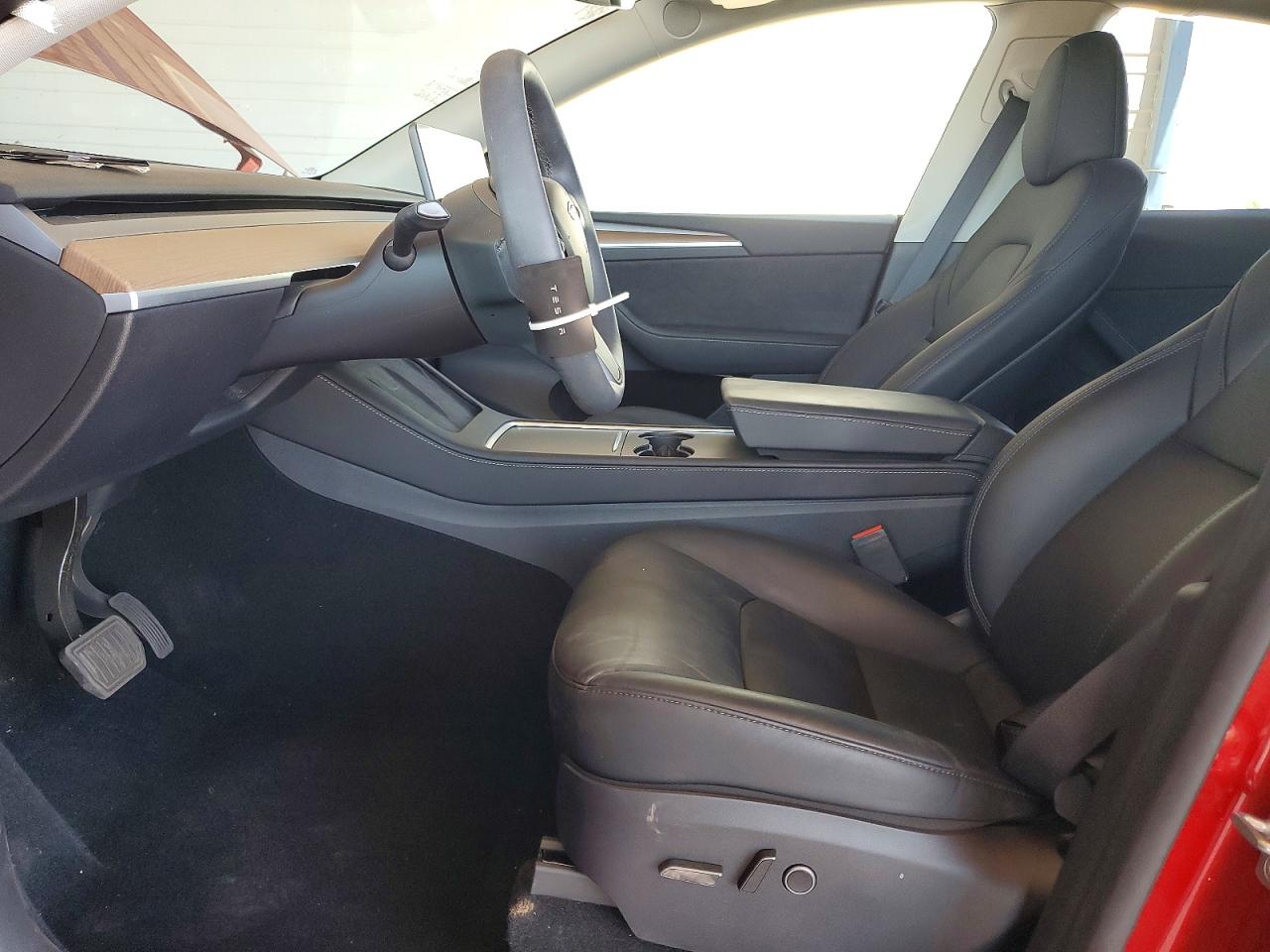 2025 TESLA MODEL Y